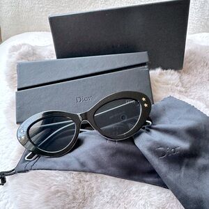 Black sunglasses with stars detail